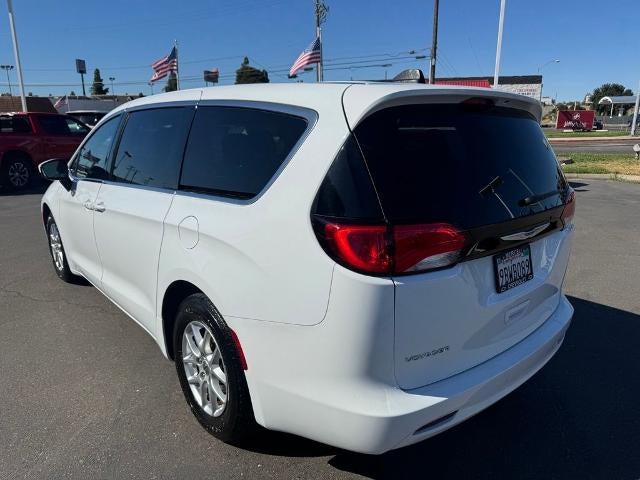 2022 Chrysler Voyager LX