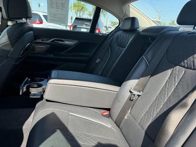 2022 BMW 7 Series 740i