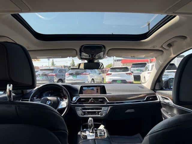 2022 BMW 7 Series 740i